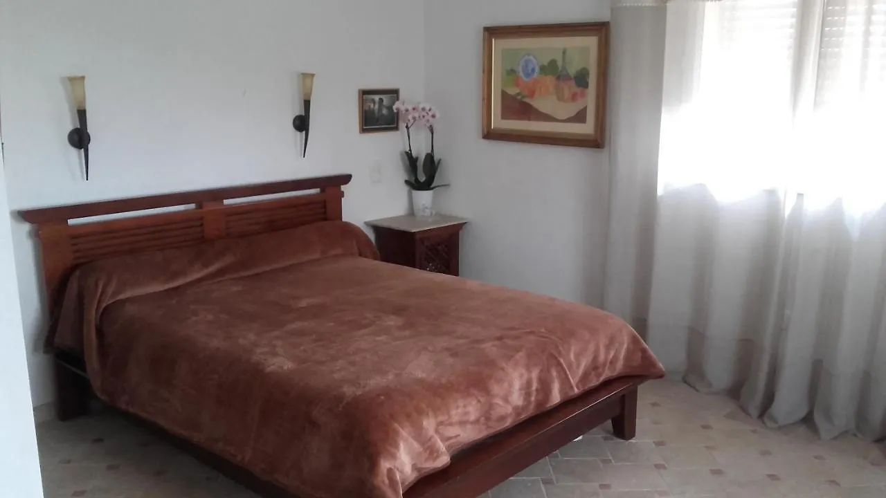 Table De Fred Villa Basse Court Guest house Le Plan-de-la-Tour